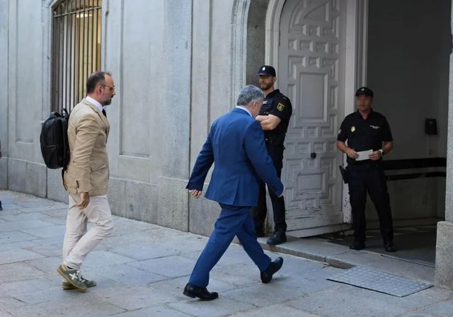 Cerdán dice que el dueño de Servinabar le ayudó en sus contactos con el PNV y Bildu