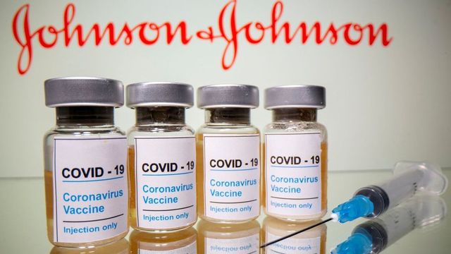 Úřady vyšetřují vakcíny Johnson & Johnson, mohou způsobovat krevní sraženiny