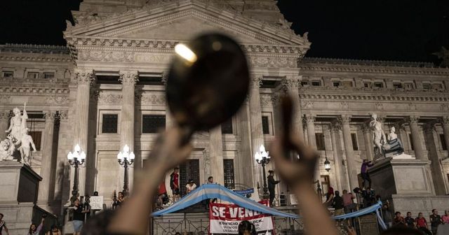 Proteste in Argentina contro decreto di Milei