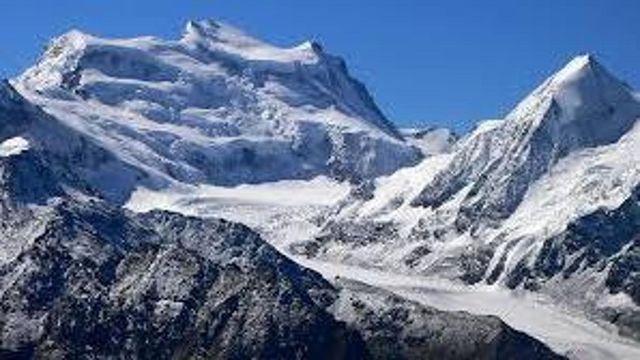 Elicottero per eliski si schianta sulle Alpi svizzere, soccorritori in azione sul Petit Combin