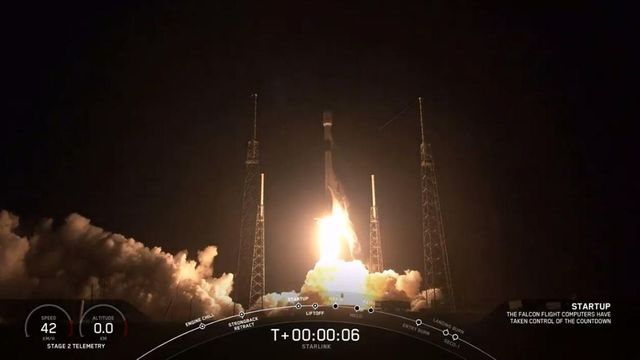 SpaceX ha portato in orbita i primi 60 satelliti del suo progetto Starlink per trasmettere Internet dallo Spazio
