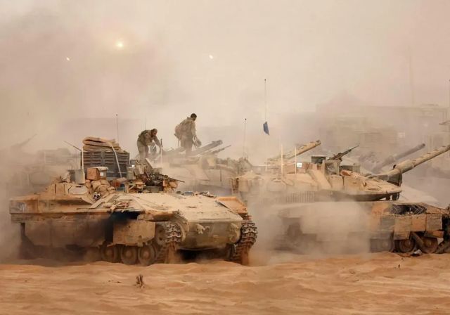 Miles de gazatíes vuelven a sus casas tras el alto el fuego y el repliegue militar de Israel