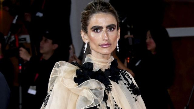 La sevillana que ha triunfado en la alfombra roja del Festival de Venecia con un look que no olvidaremos