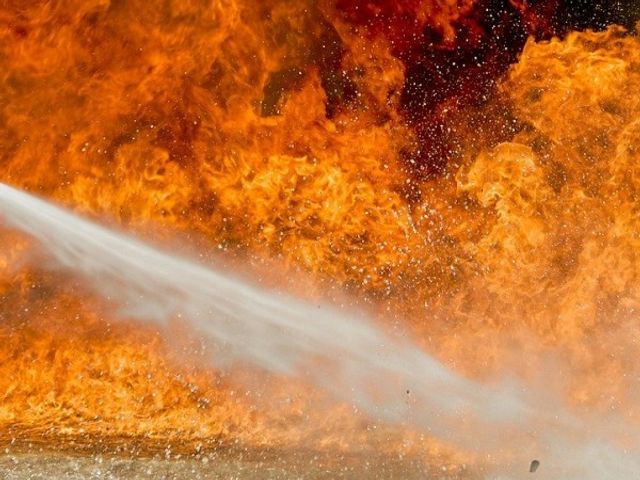 Пожар отне живота на осем души в старчески дом