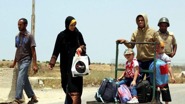 Gaza, i civili palestinesi tornano verso nord dopo il cessate il fuoco