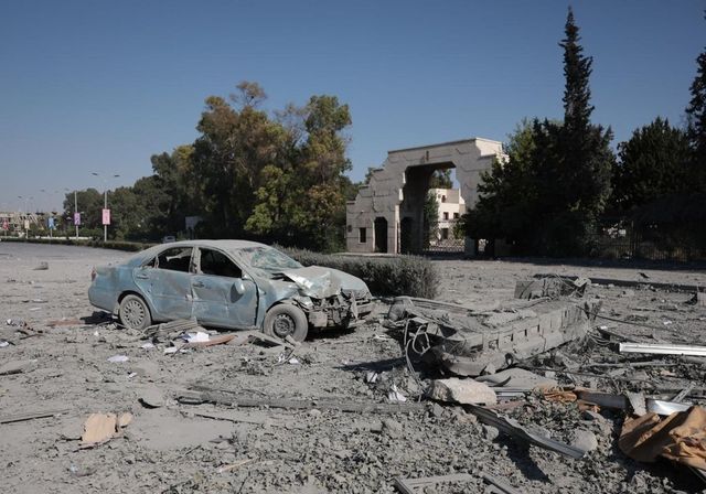 Israel bombardea objetivos gubernamentales sirios en Damasco