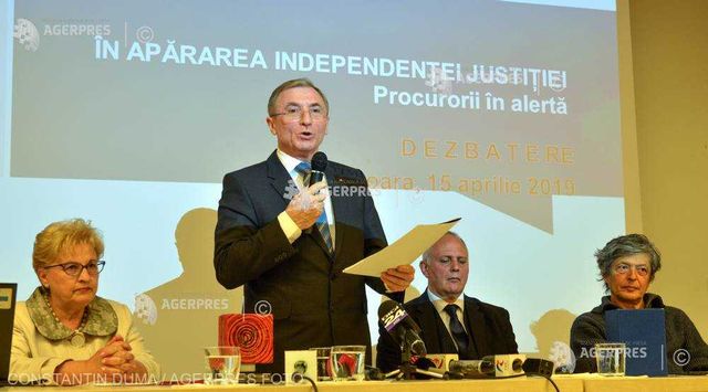 Augustin Lazăr își ridică controversatul premiu la Timișoara