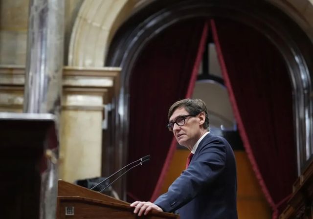 Illa se aferra a ERC y comunes para aprobar sus primeros presupuestos