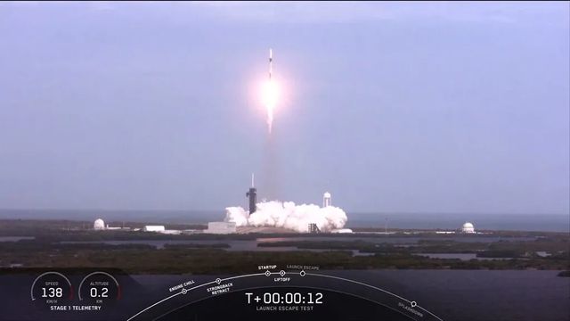 SpaceX a testat un sistem de catapultare a astronauților