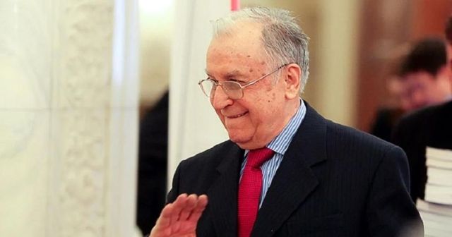 Ion Iliescu a fost internat de urgență la ATI