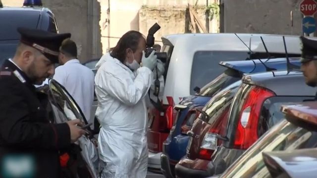Româncă de 35 de ani, găsită înjunghiată în spate, într-un apartament din Italia. Criminalul este de negăsit