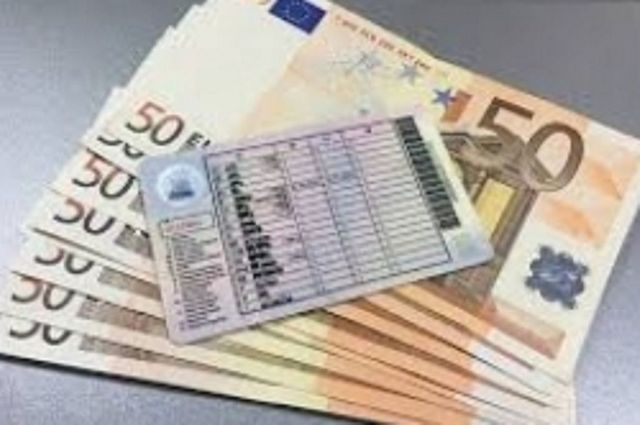 750 de euro în schimbul unui permis de conducere. Un bărbat din Chișinău, reținut pentru trafic de influență