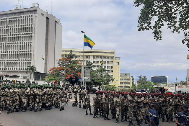 In Gabon il capo dei golpisti, il generale Brice Oligui Nguema, ha prestato giuramento come presidente