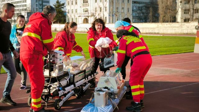 Un bebeluș cu meningită a fost transportat cu elicopterul SMURD din Chișinău la Iași