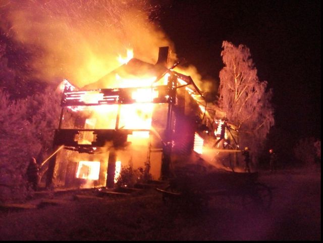 Incendiu masiv la un complex de agrement din Târgu Mureș