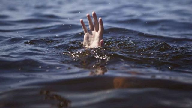 O fetiță de 12 ani a MURIT după ce s-a înecat în râul Nistru
