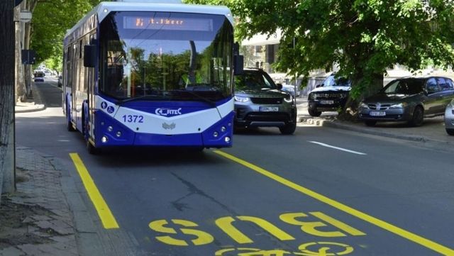 Pe anumite străzile din Chișinău unde vor fi amenajate benzi de circulație, în regim de testare, dedicate transportului public