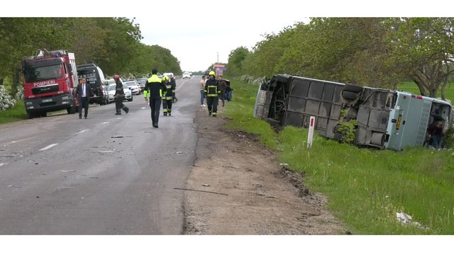 Un autobuz cu pasageri, implicat într-un grav accident la Căușeni; Un om a murit, iar peste 20 au ajuns la spital