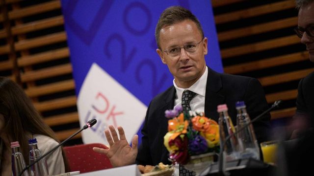 Szijjártó Péter: bárhogy fenyegetőzik Volodimir Zelenszkij, Magyarország nem támogatja Ukrajna EU-csatlakozását