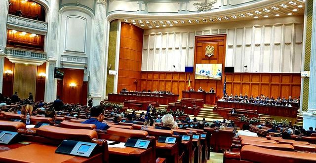 Camera Deputaților a votat creșteri salariale pentru mai multe categorii de bugetari