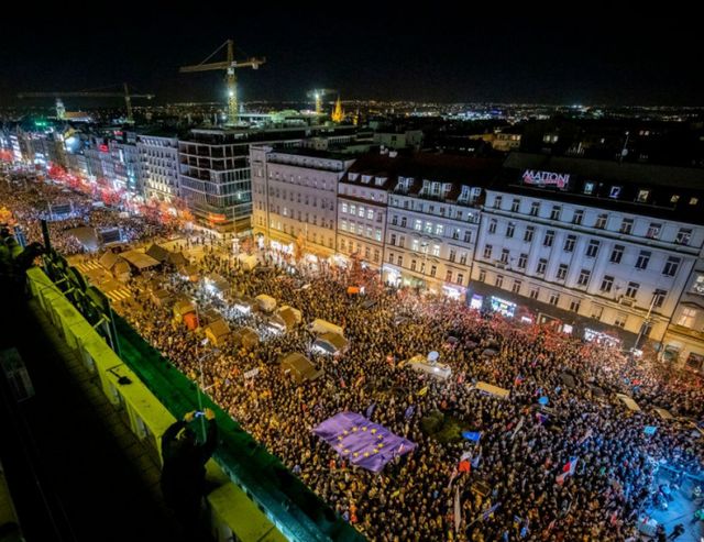 Хиляди на протест срещу премиера на Чехия Андрей Бабиш