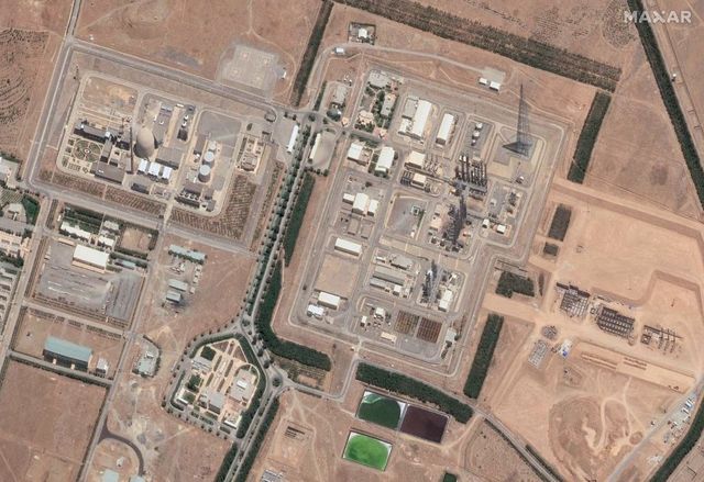 Israelul a atacat reactorul iranian cu apă grea de la Arak