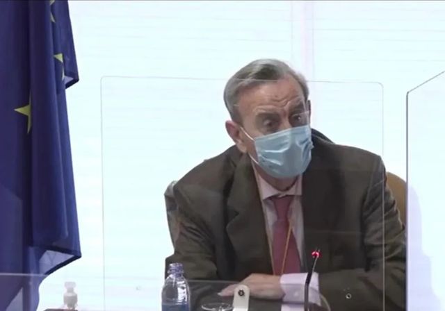 La jueza imputa al tercer ex alto cargo de Ayuso por los protocolos de las residencias