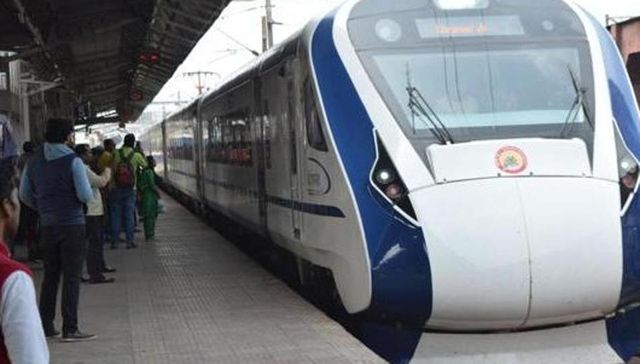 Technical Snag Delays Delhi-bound Vande Bharat Express at Allahabad Station by One Hour