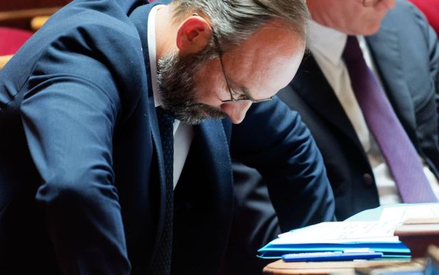 Situație dramatică în Franța. Guvernul condus de Edouard Philippe a demisionat