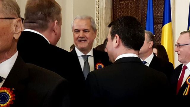 Președintele României, Klaus Iohannis, retrage decorațiile tuturor celor care au condamnări penale