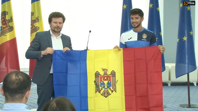 Drapelul Republicii Moldova, înmînat sportivilor care vor participa la Jocurile Mondiale Universitare 2023