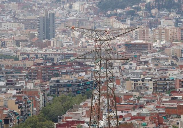 Las energéticas redoblan la presión para que la CNMC mejore la tasa de retribución a las redes