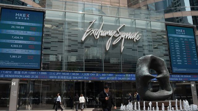 Borsa: Hong Kong negativa, apre a -0,38%