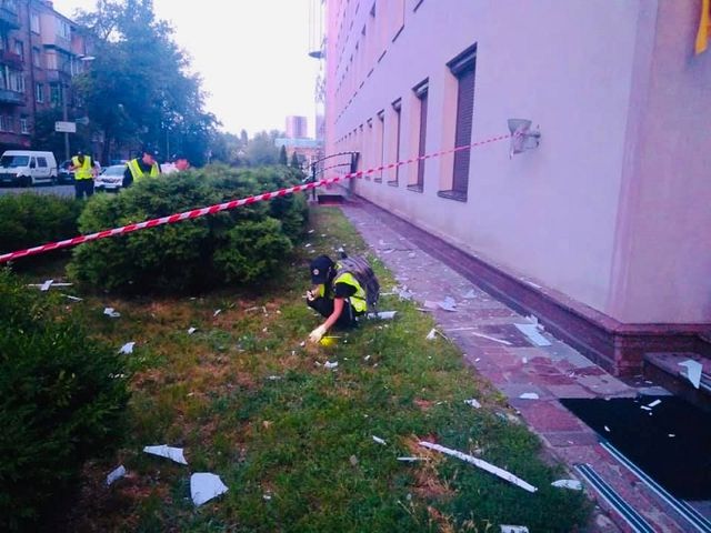 В Киеве ночью неизвестный обстрелял из гранатомета здание телеканала