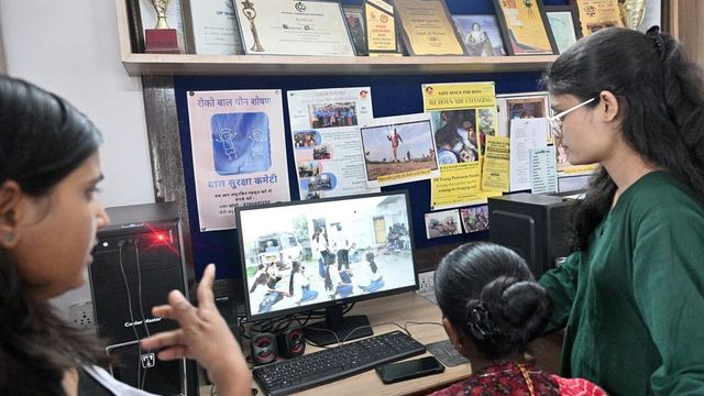Delhi govt allows engaging women in night shifts at shops, commercial establishments