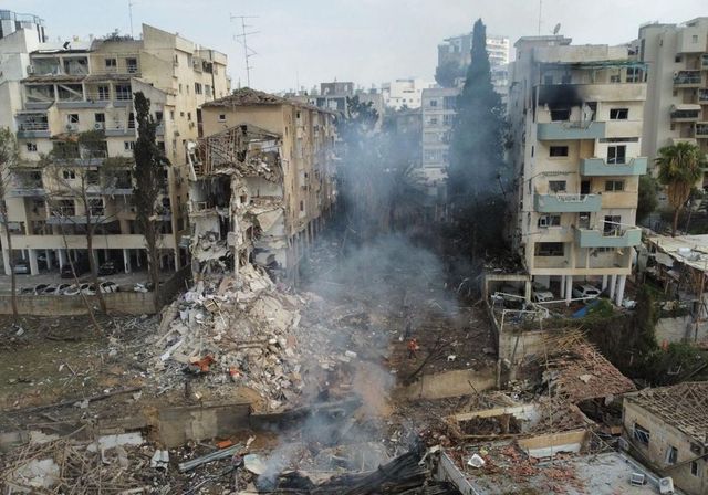 Irán responde con una oleada de misiles que deja al menos 13 muertos y cientos de heridos en Israel