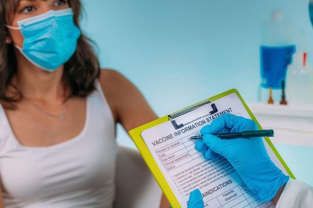 Comisia Europeană dă asigurări că vaccinarea împotriva coronavirusului rămâne voluntară