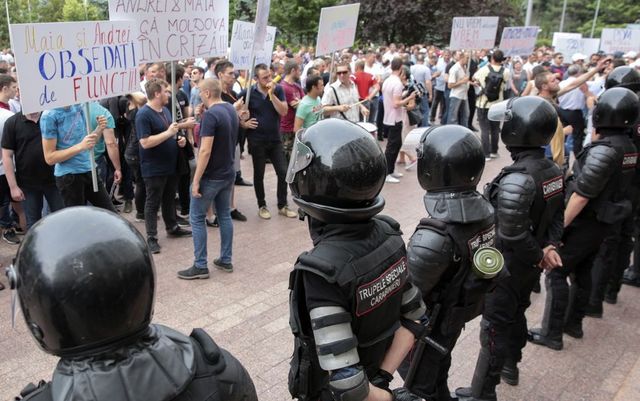 Criza politică din Republica Moldova, amplificată de deciziile Curții Constituționale