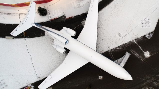 Самолет с отказавшим двигателем экстренно сел в Уфе