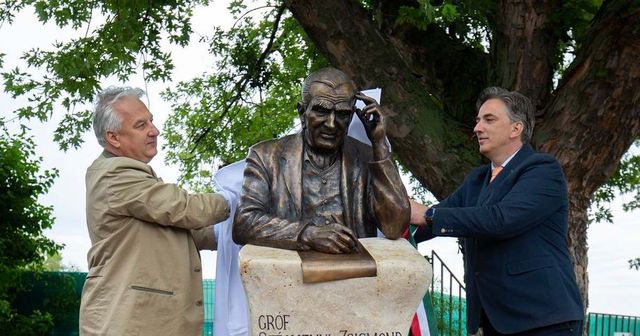 Egy igaz magyar vadász – szobrot avattak Széchenyi Zsigmondnak