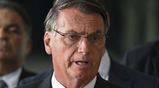 Indagine vaccini in Brasile, pass Covid di Bolsonaro falsificato