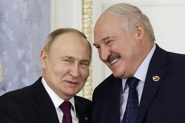 Elezioni Bielorussia, Lukashenko al seggio a Minsk