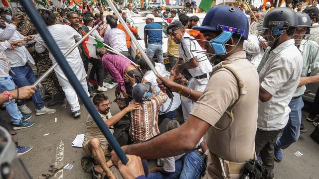 Bengal police lathi-charge protestors during march over RG Kar rape case