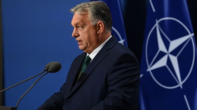 Orbán Viktor a NATO-csúcsra utazik