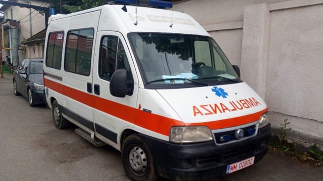 Un bărbat din Sighetu Marmației a donat o ambulanță orașului natal, din banii munciți în străinătate