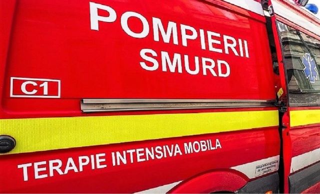 Șoferul unei ambulanțe care se afla în misiune a fost amendat de poliție și lăsat fără permis, în Alba. Care este motivul
