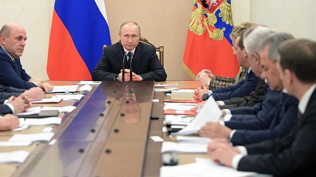 Путин обсудил с Совбезом влияние коронавируса на мировую экономику
