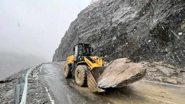 Landslides Hit Vital Jammu-Srinagar Highway, Traffic Blocked