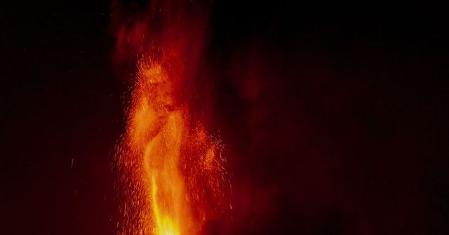 Videón, ahogy kitört az Etna, lezárták Catania repülőterét