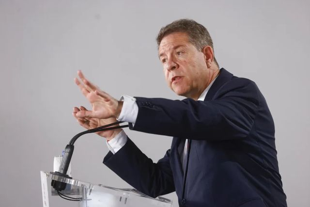 García Page lleva al Constitucional el decreto del reparto de menores migrantes